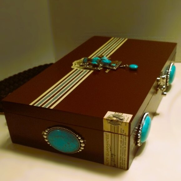 Suenos de Saundra Upcycled Collection, HERITAGE, Shoulder Strap, Cigar Box Purse - Picture 13 of 13